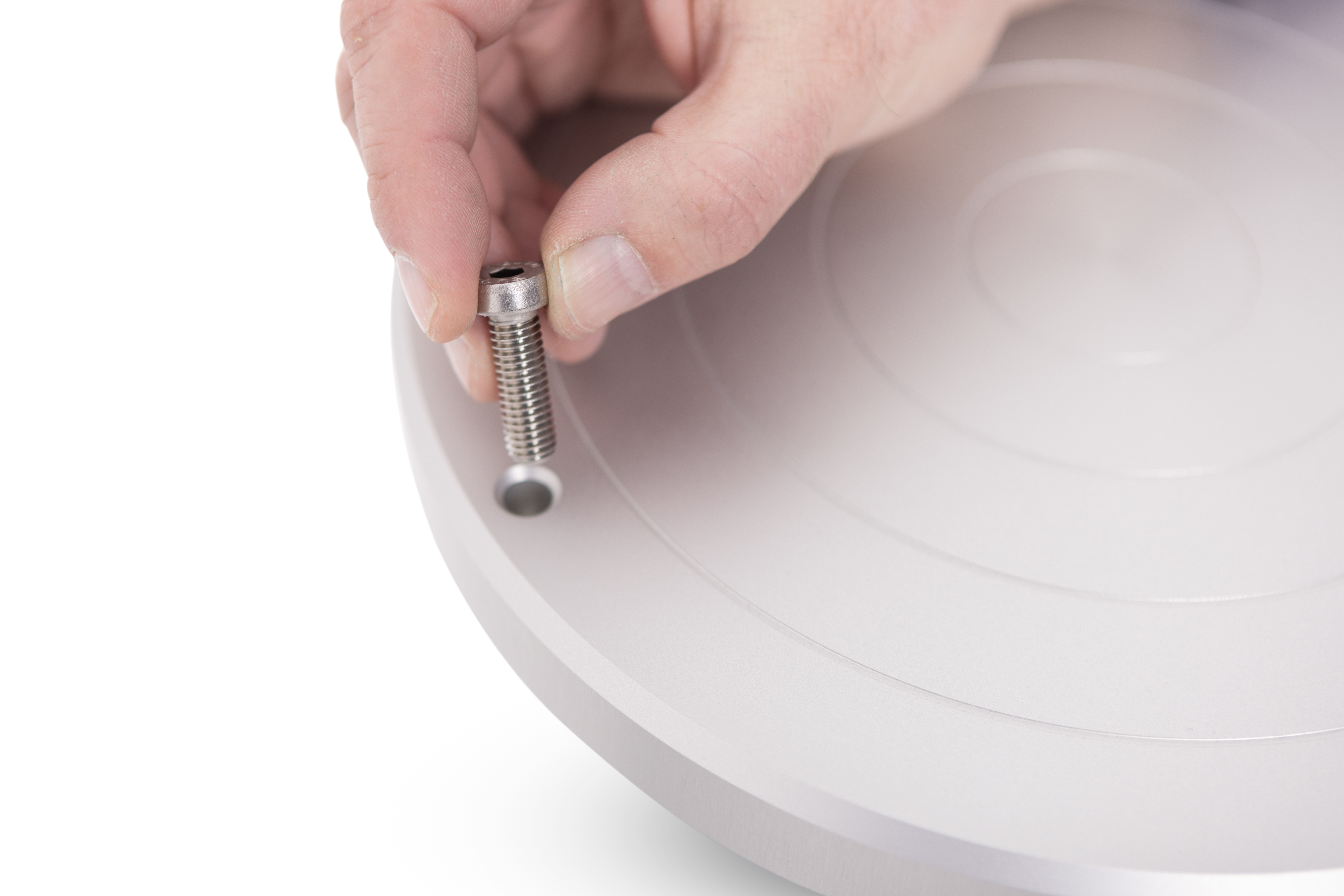 THEGOGO turntable close-up showing cast iron base and wooden batt